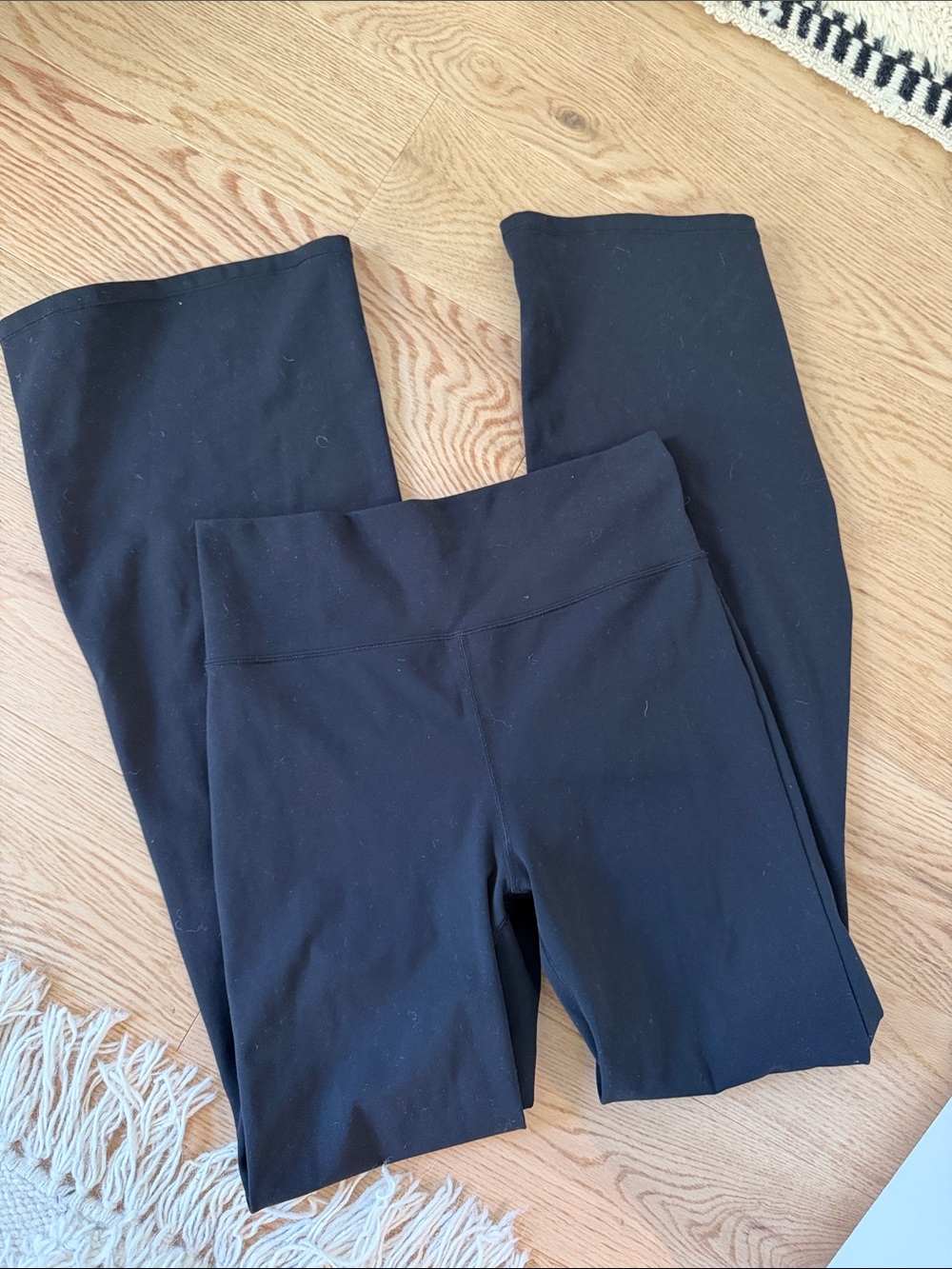 Vuori Black Boot Cut Flare Women's leggings size medium
